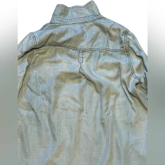 SKIES ARE BLUE Alisson Chambray Top Size Large - Picture 10 of 12